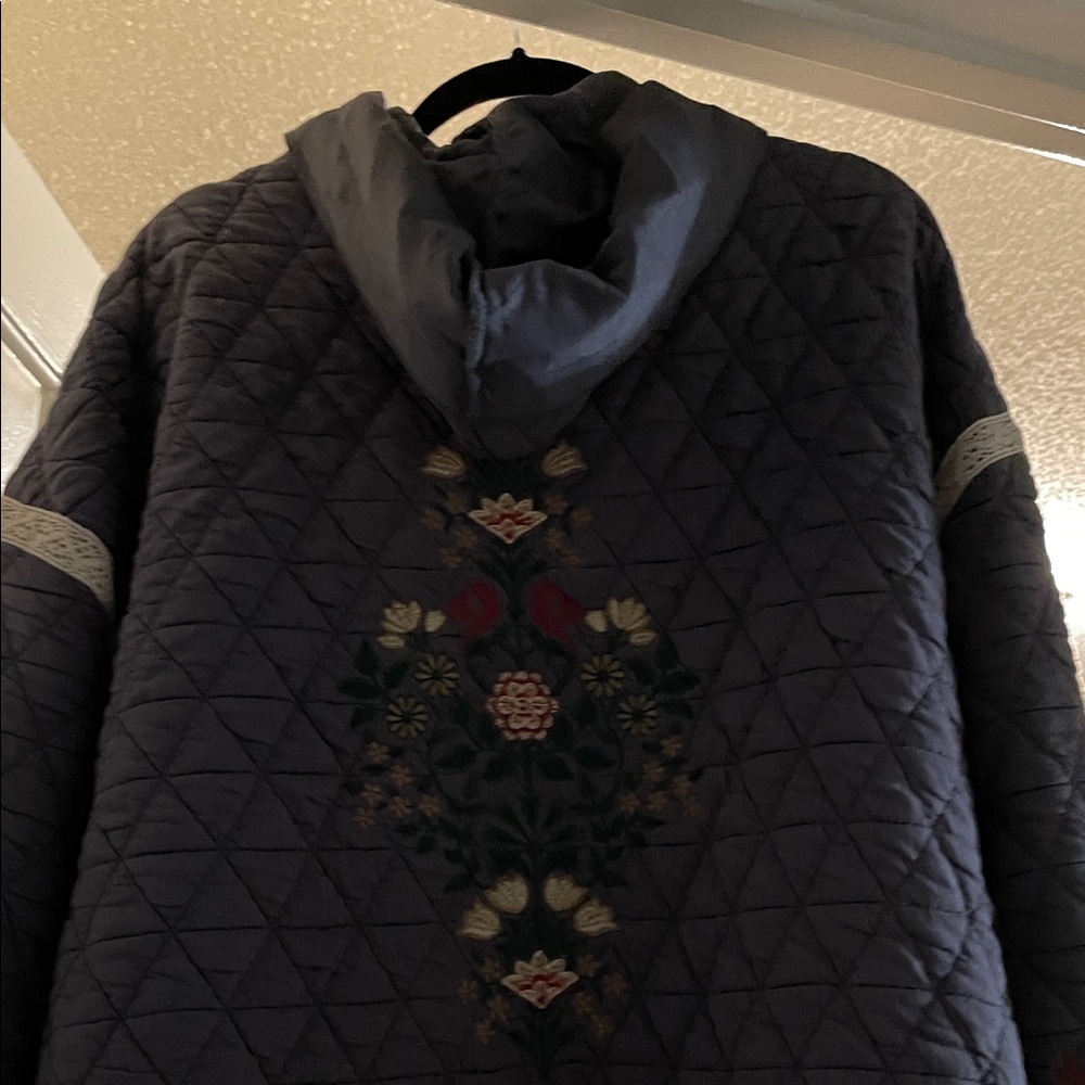 POL Quilted Jacket with Embroidered Floral Design - Gray and Cream - Picture 7 of 15